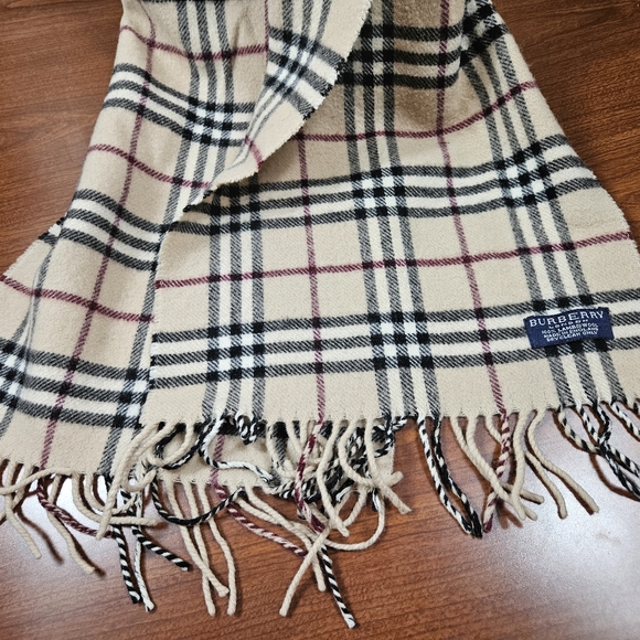 Burberry Nova Check 100% Lambs Wool Scarf - Picture 3 of 4